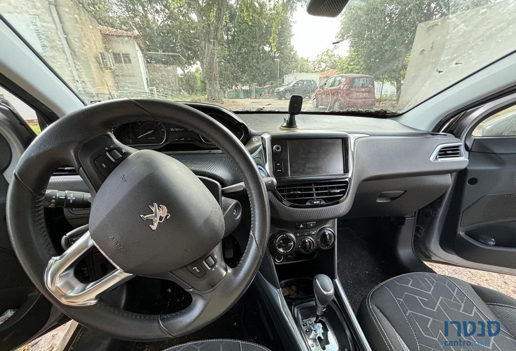 2017' Peugeot 2008 פיג'ו photo #2