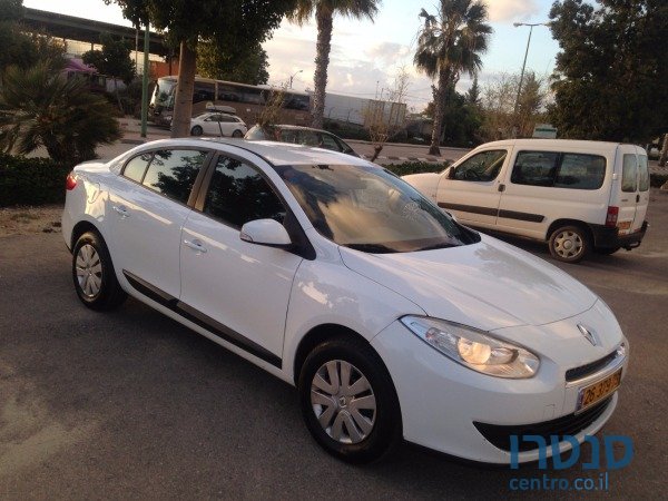 2011' Renault Fluence photo #2