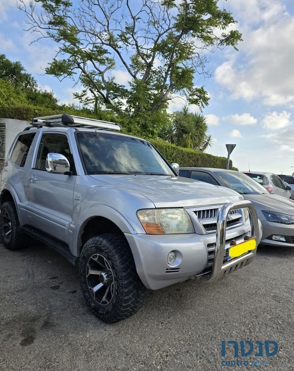 2004' Mitsubishi Pajero מיצובישי פג'רו photo #3