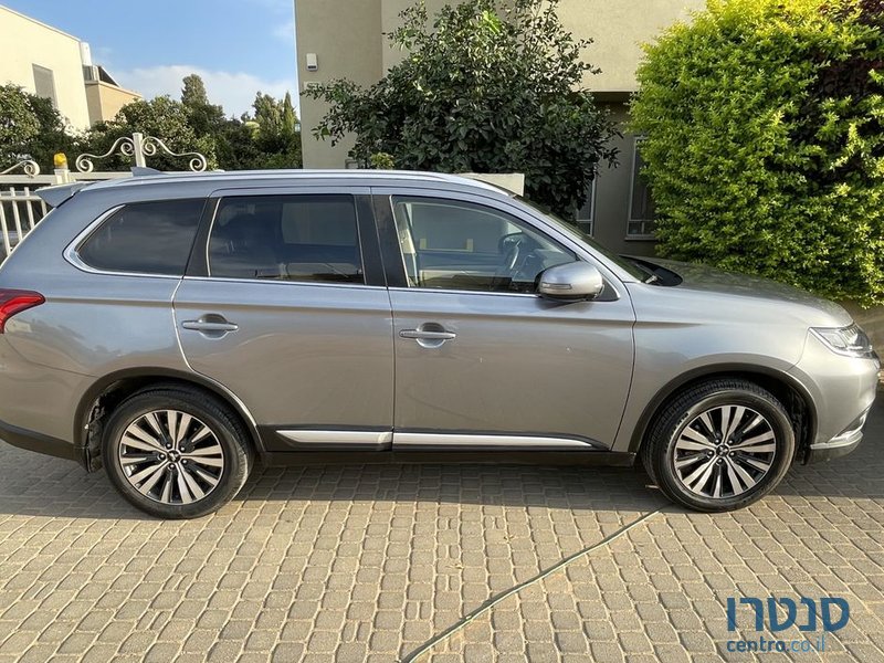 2020' Mitsubishi Outlander מיצובישי אאוטלנדר photo #1