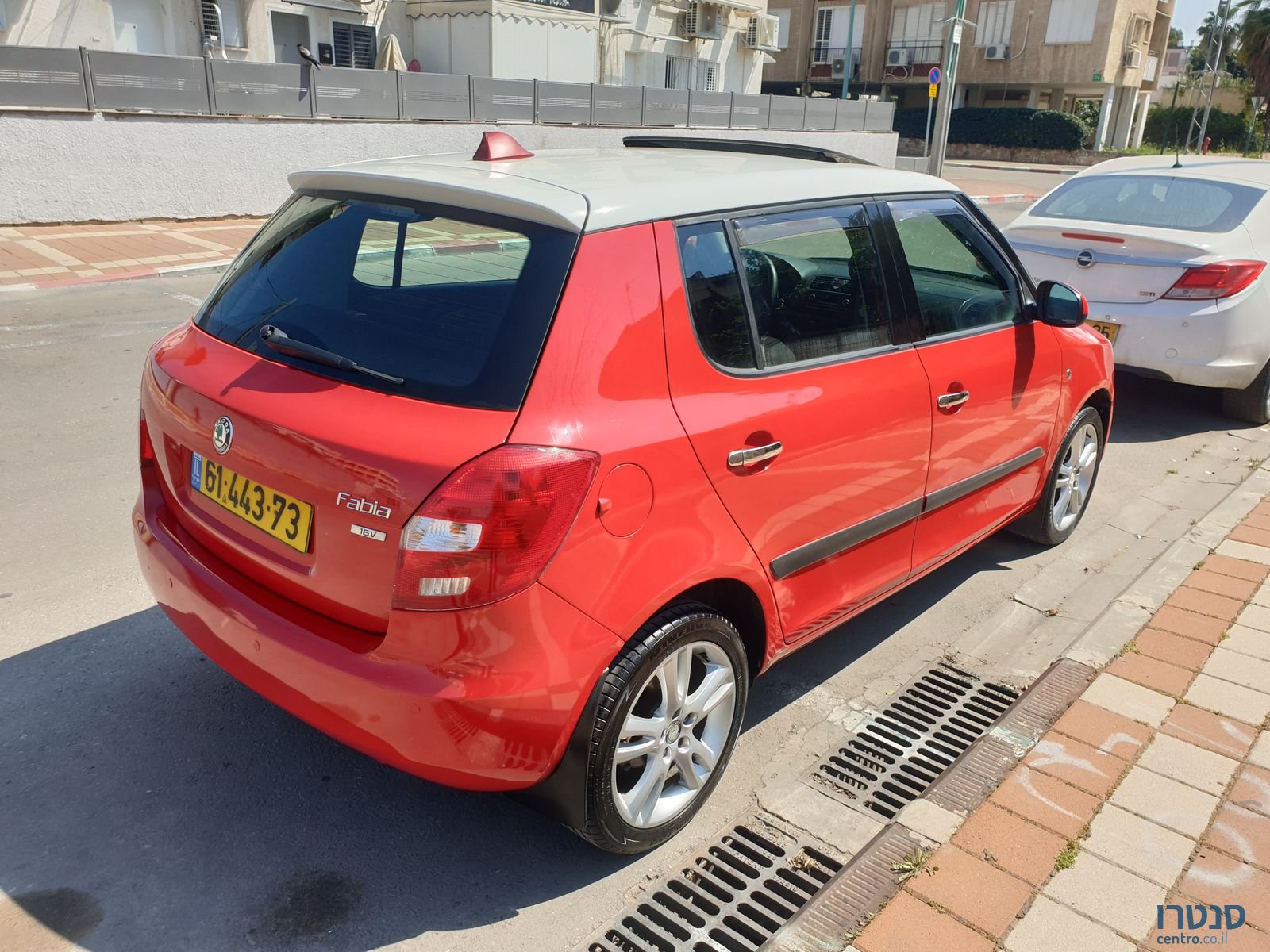 2011' Skoda Fabia photo #6