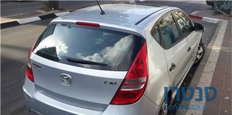 2011' Hyundai i30 photo #3