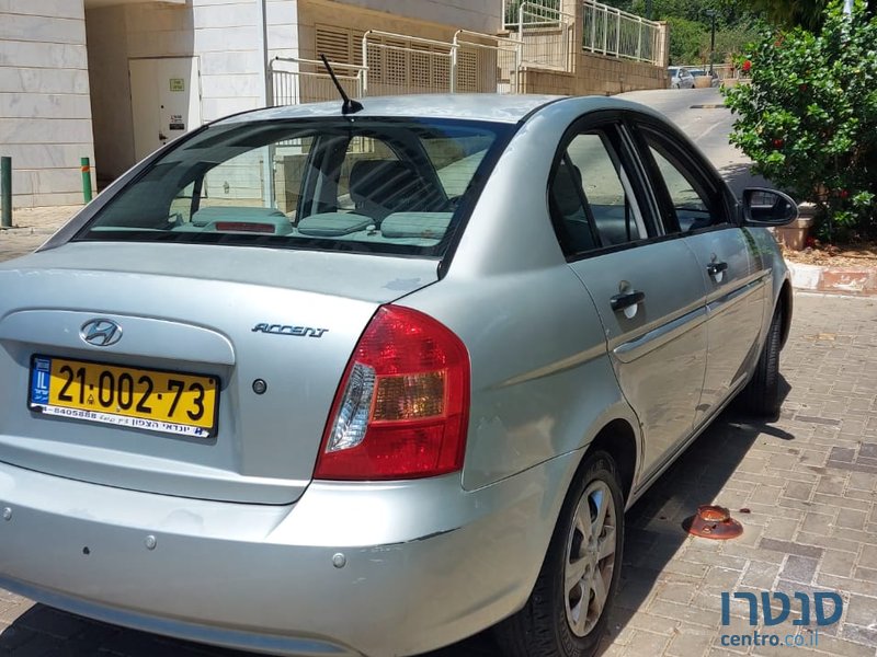 2010' Hyundai Accent photo #4