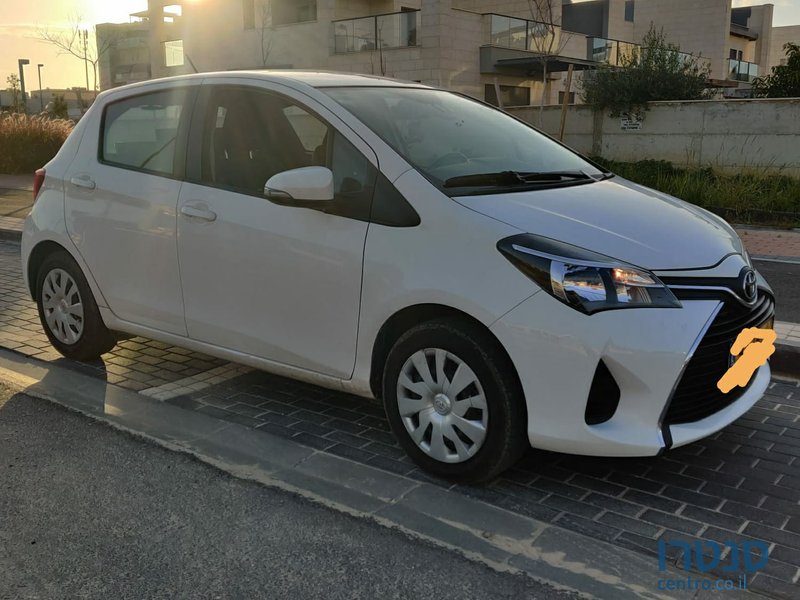 2016' Toyota Yaris photo #2