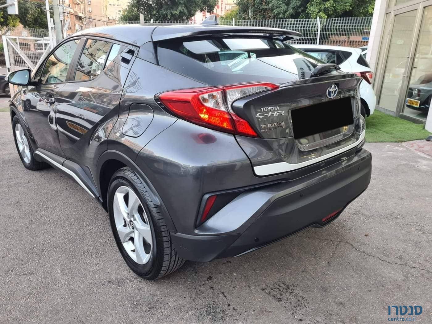 2017' Toyota C-HR photo #3