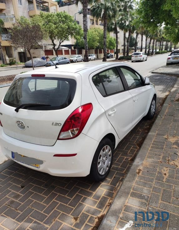 2013' Hyundai i20 יונדאי photo #2