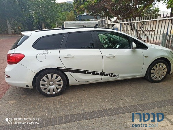 2013' Opel Astra photo #1