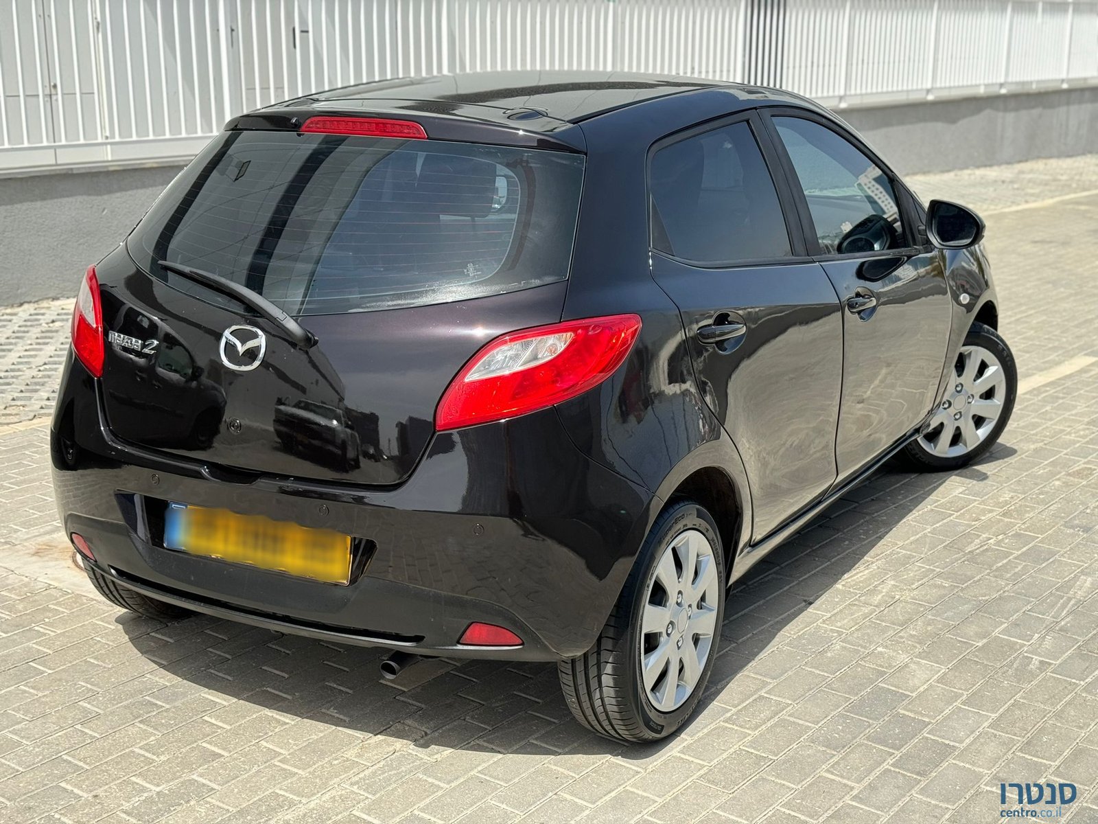 2011' Mazda 2 photo #3