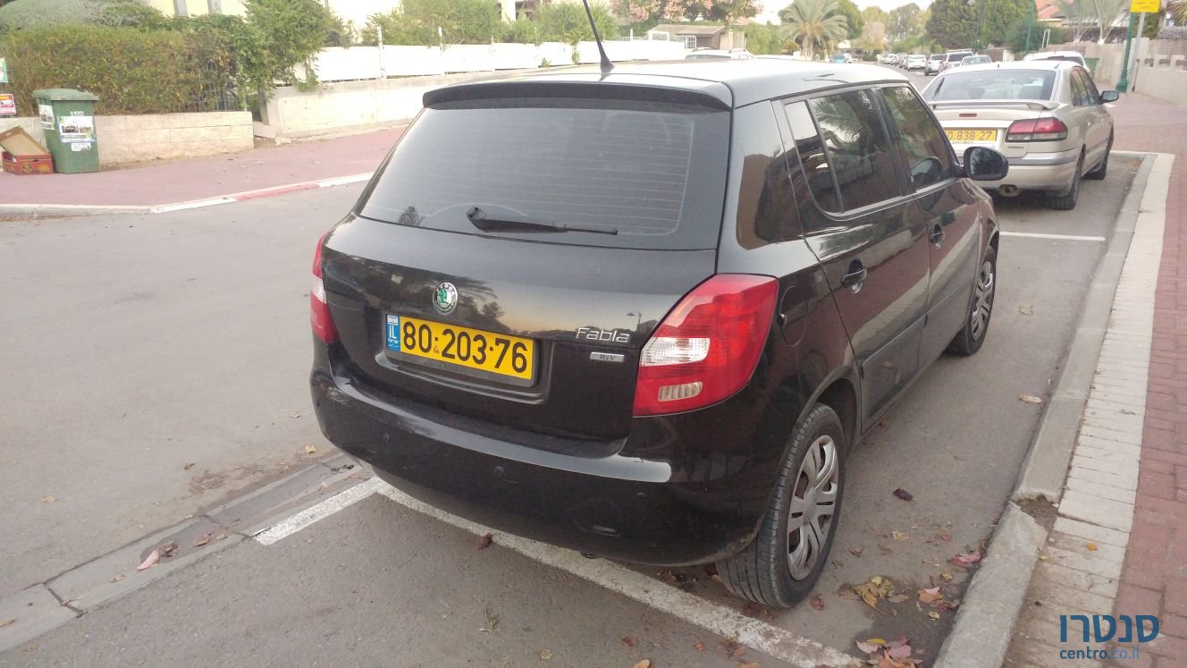 2011' Skoda Fabia photo #1