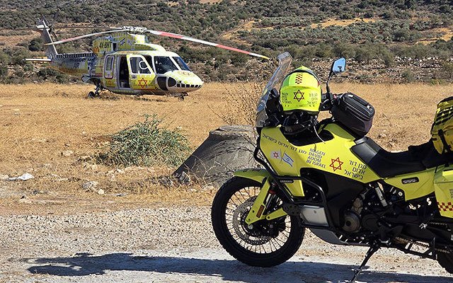 В аварии с участием мотоцикла и автомобиля в Тель-Авиве пострадали два человека