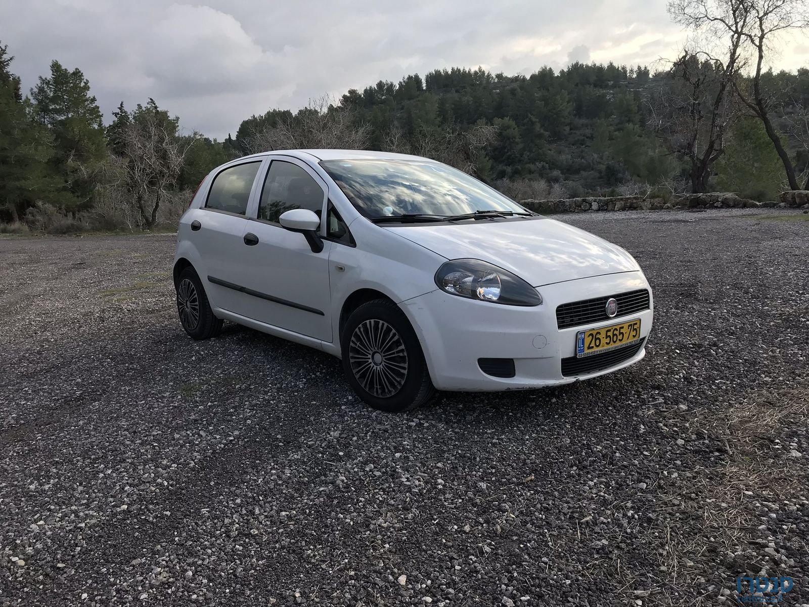 2011' Fiat Grande Punto Active photo #4