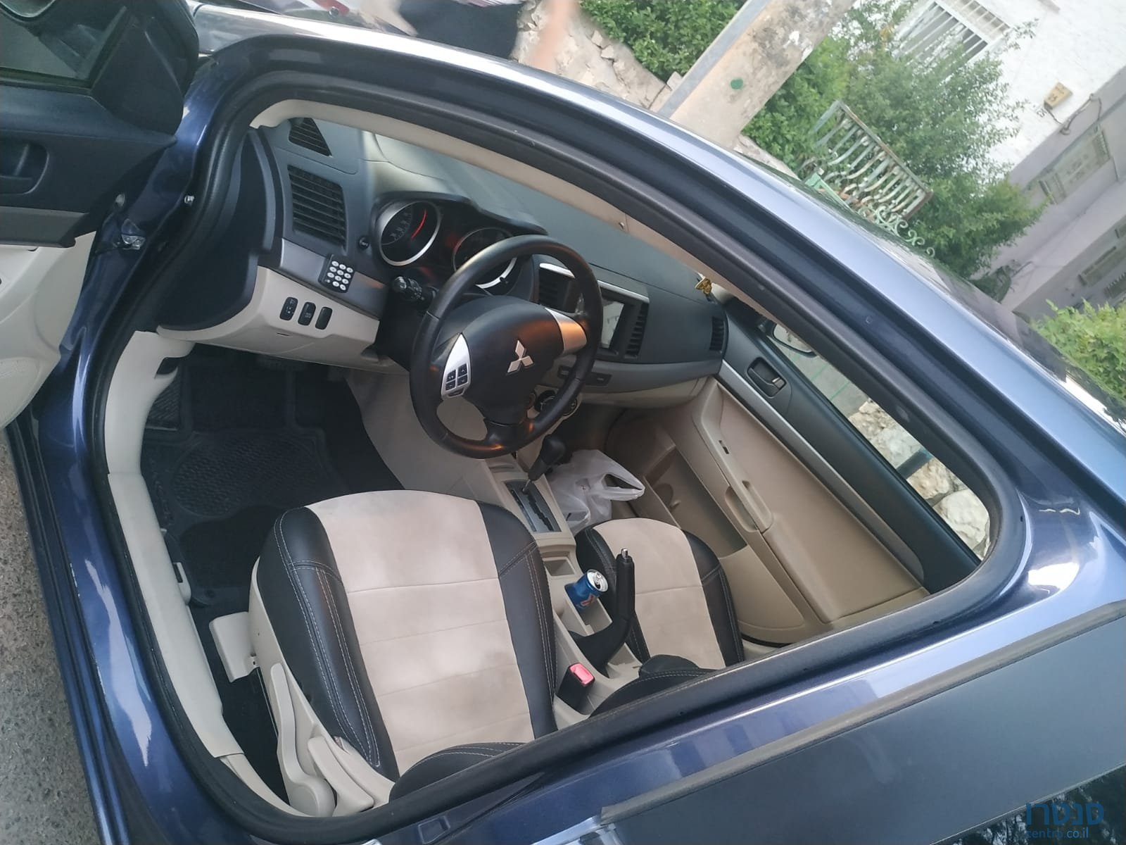 2010' Mitsubishi Lancer photo #1