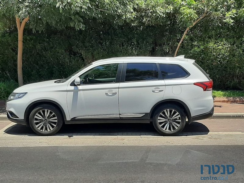 2019' Mitsubishi Outlander מיצובישי אאוטלנדר photo #2