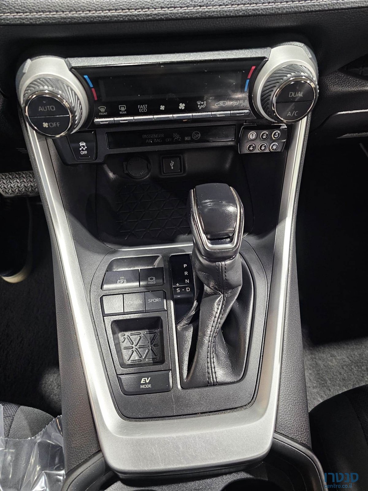 2021' Toyota RAV4 photo #6