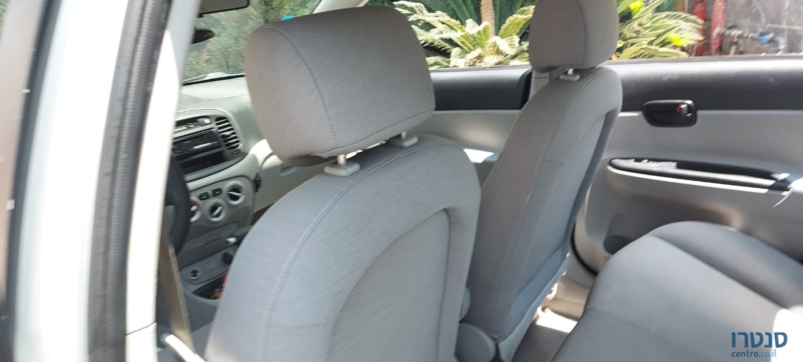 2010' Hyundai Accent photo #1