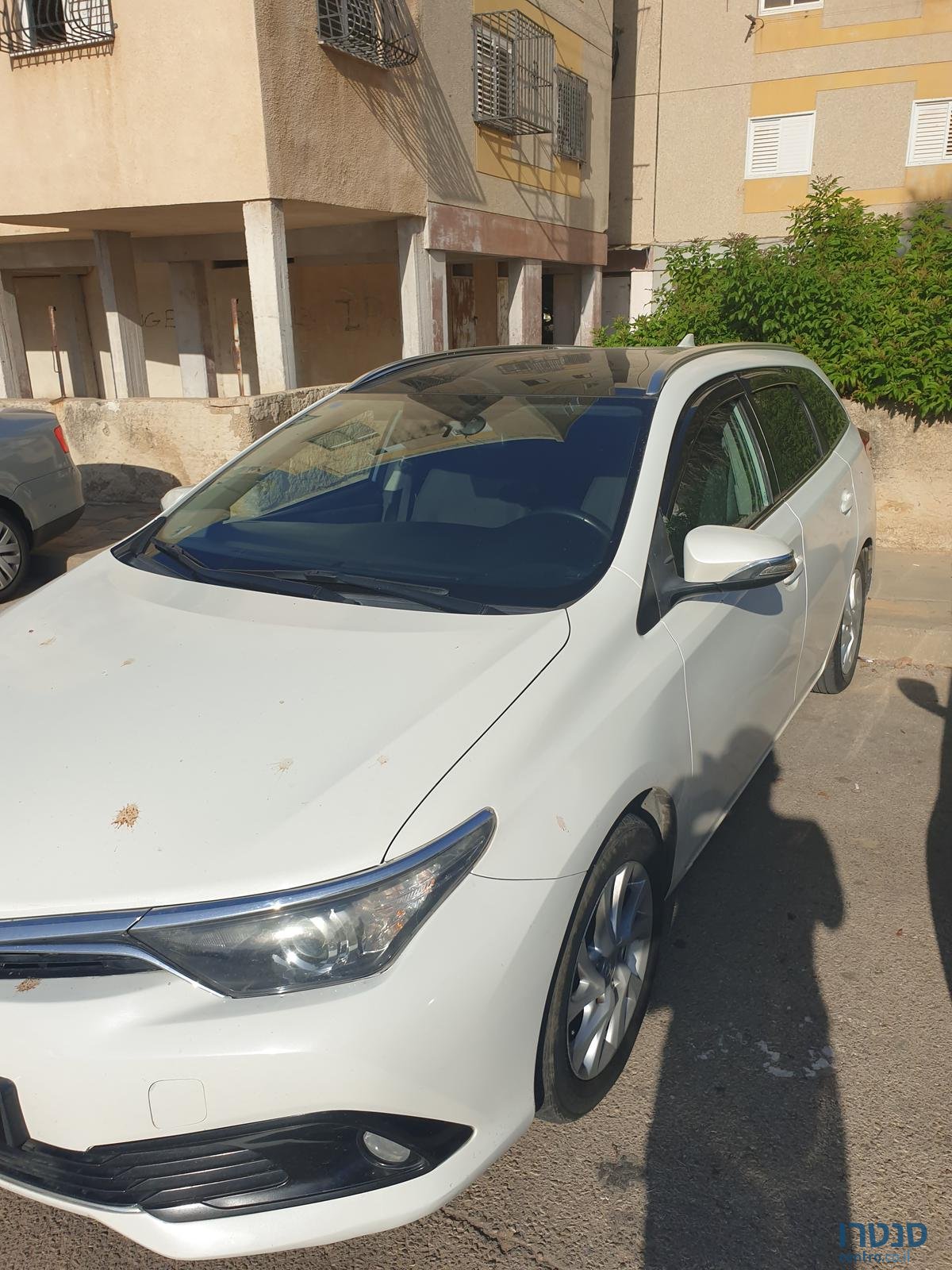 2015' Toyota Auris photo #1