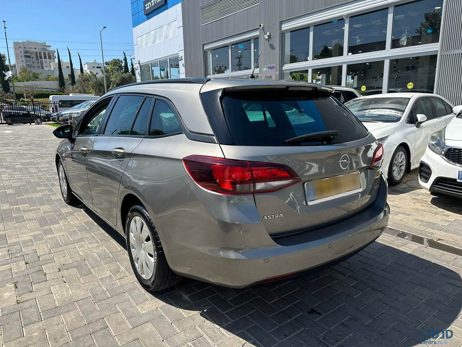 2015' Opel Astra photo #4