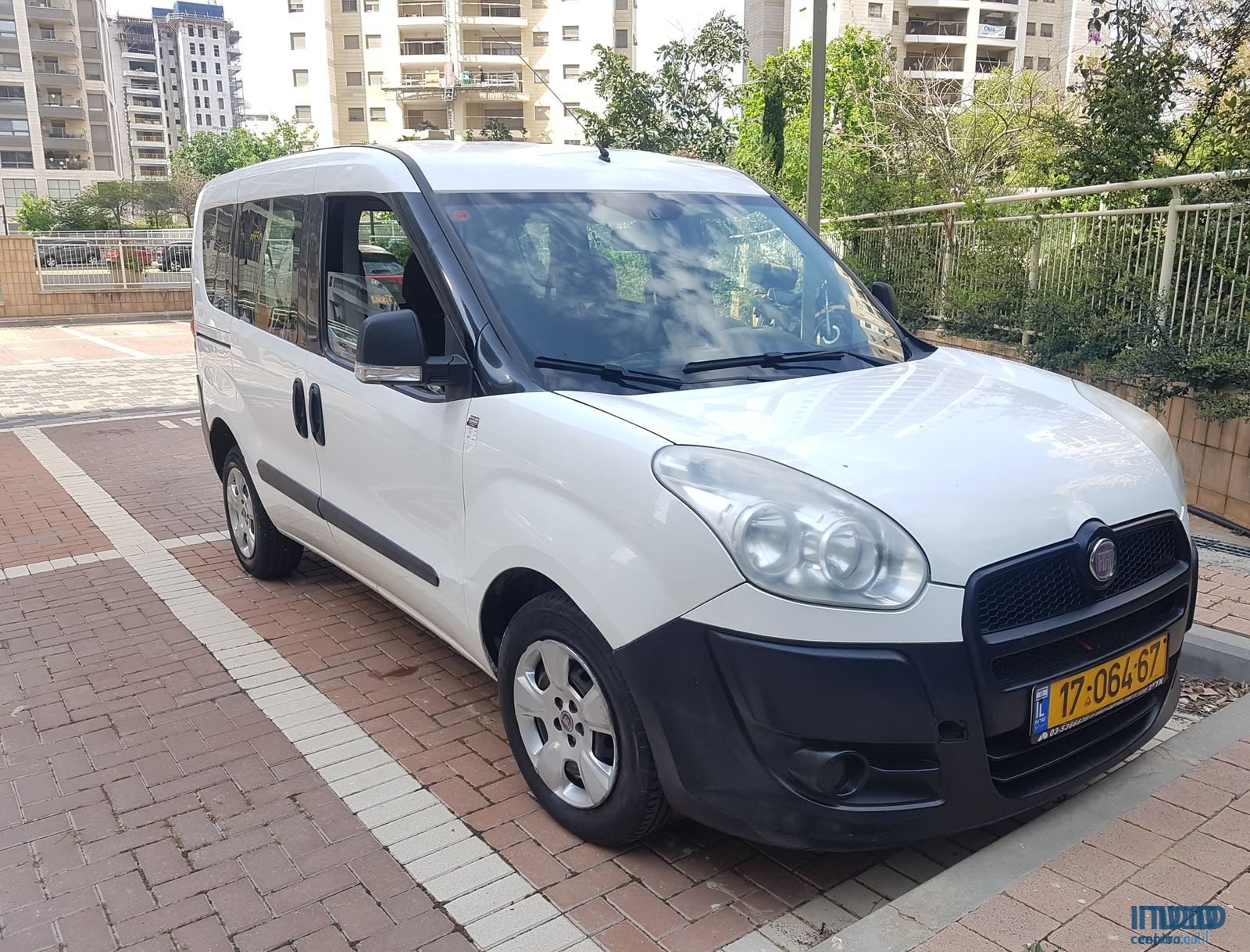 2011' Fiat Doblo photo #2