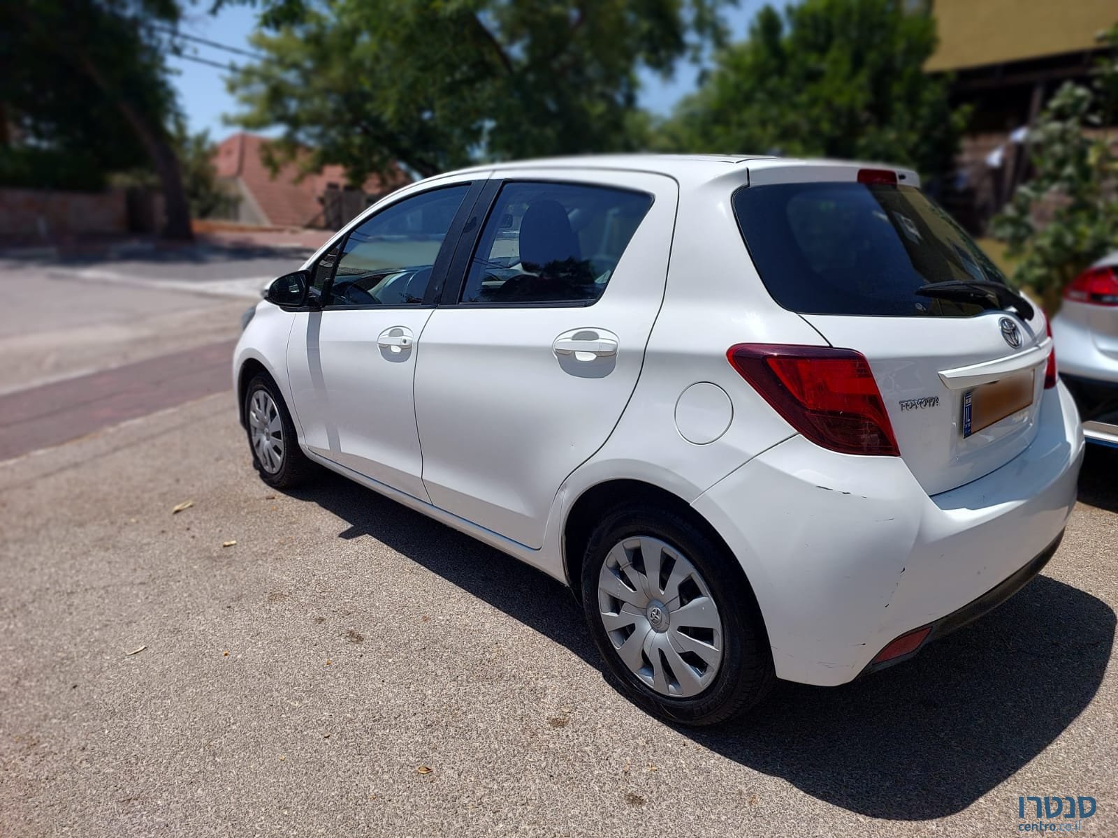 2017' Toyota Yaris photo #3
