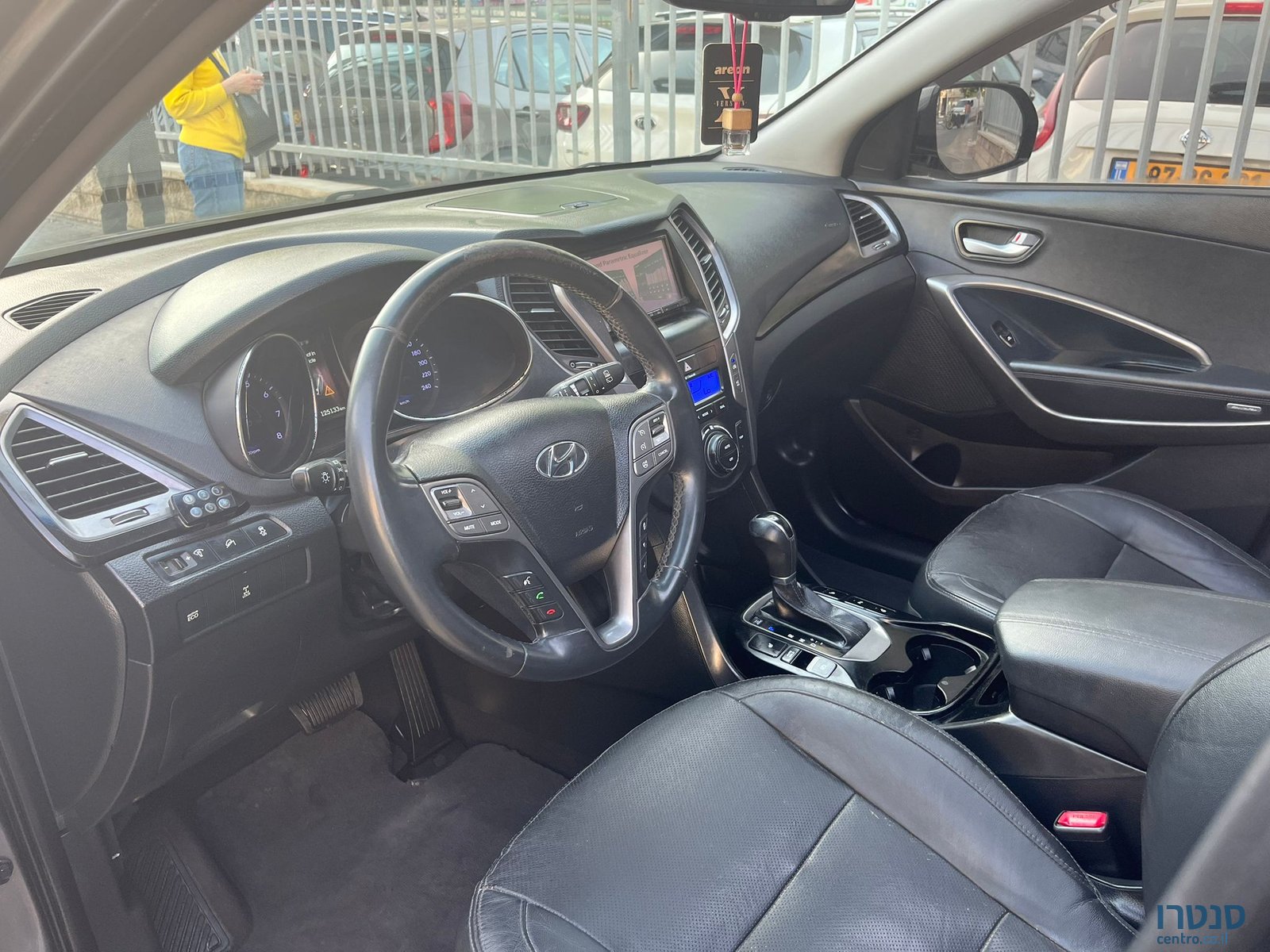 2015' Hyundai Santa Fe photo #2