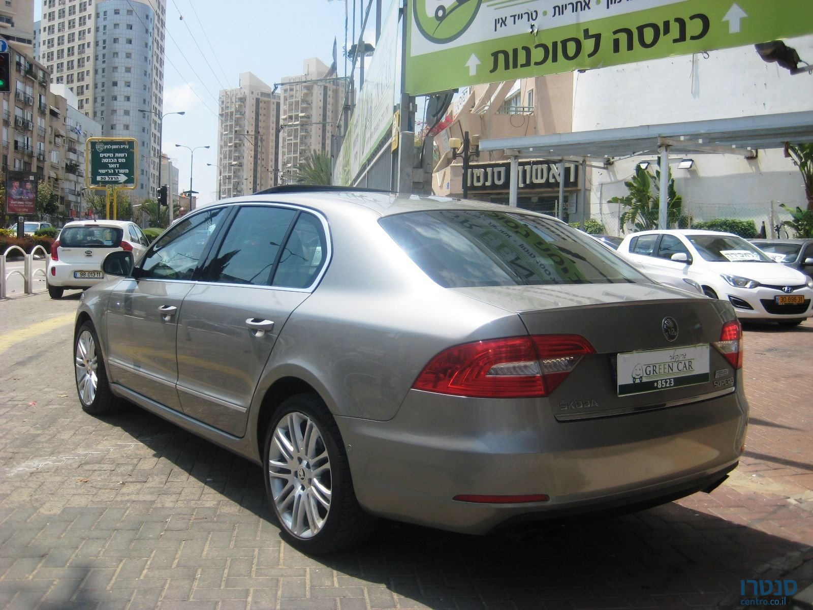 2014' Skoda Superb photo #4