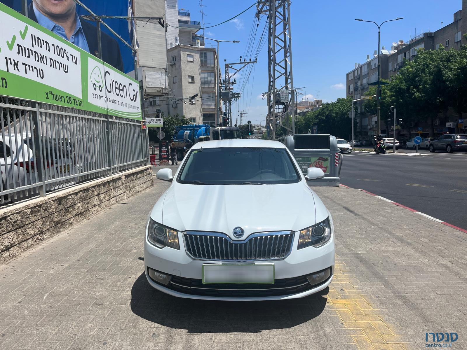 2014' Skoda Superb photo #2