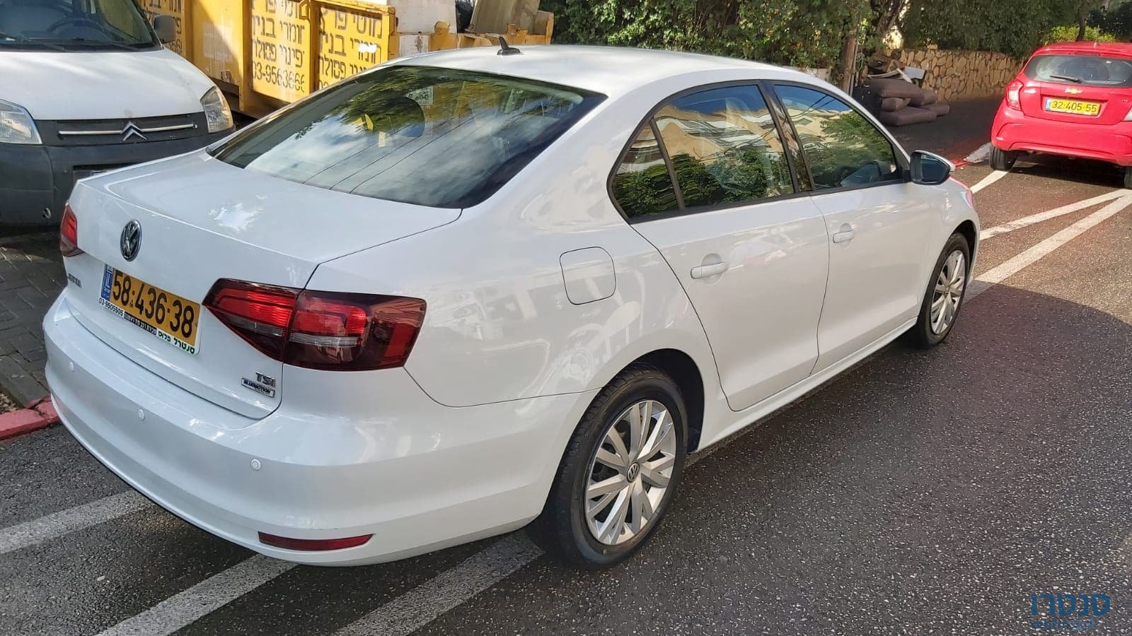 2017' Volkswagen Jetta photo #3