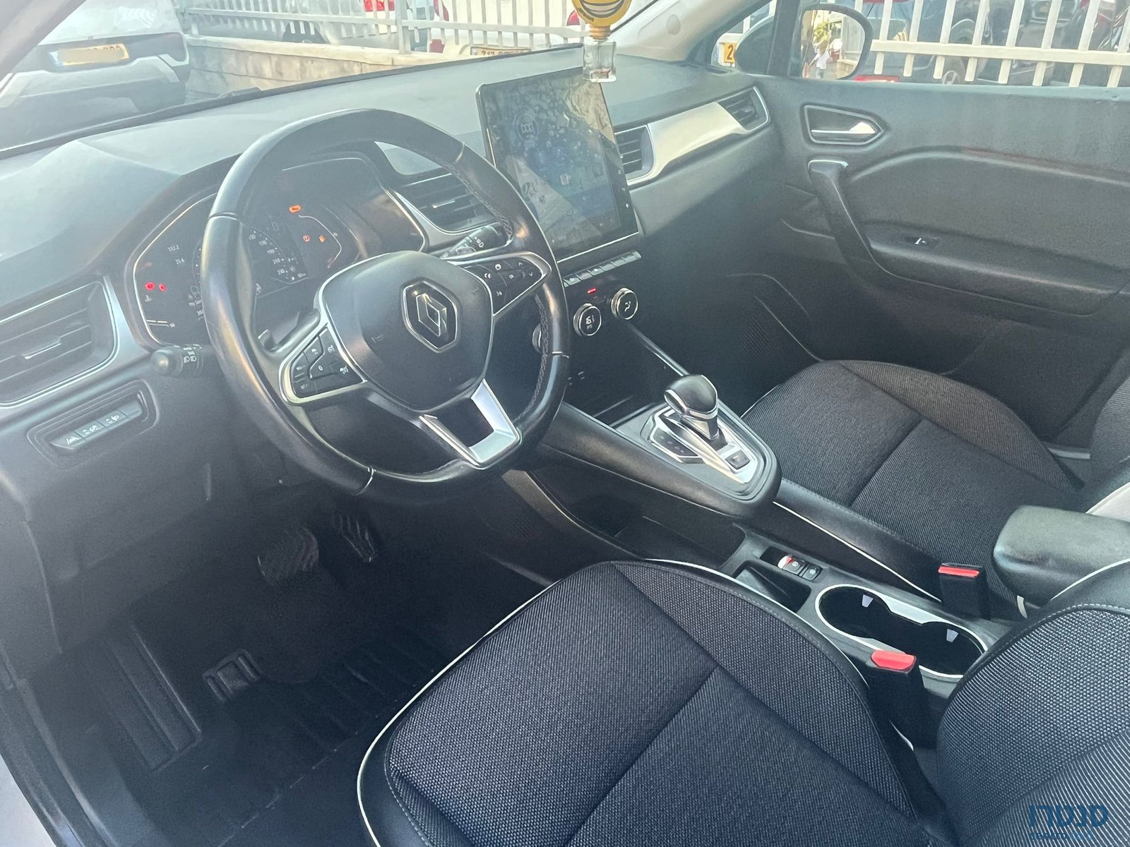 2022' Renault Captur photo #3