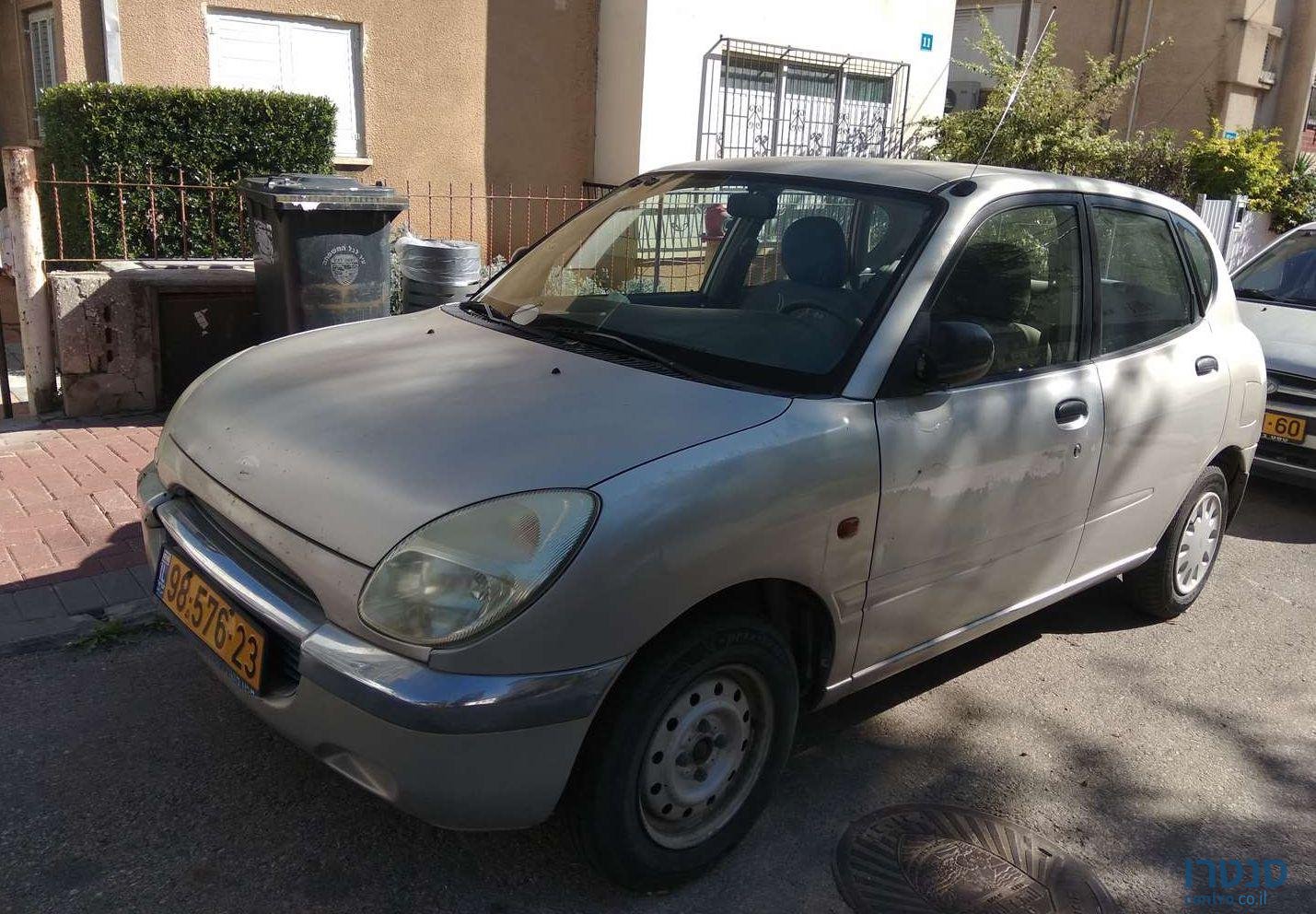 2001' Daihatsu Sirion דייהטסו סיריון photo #1
