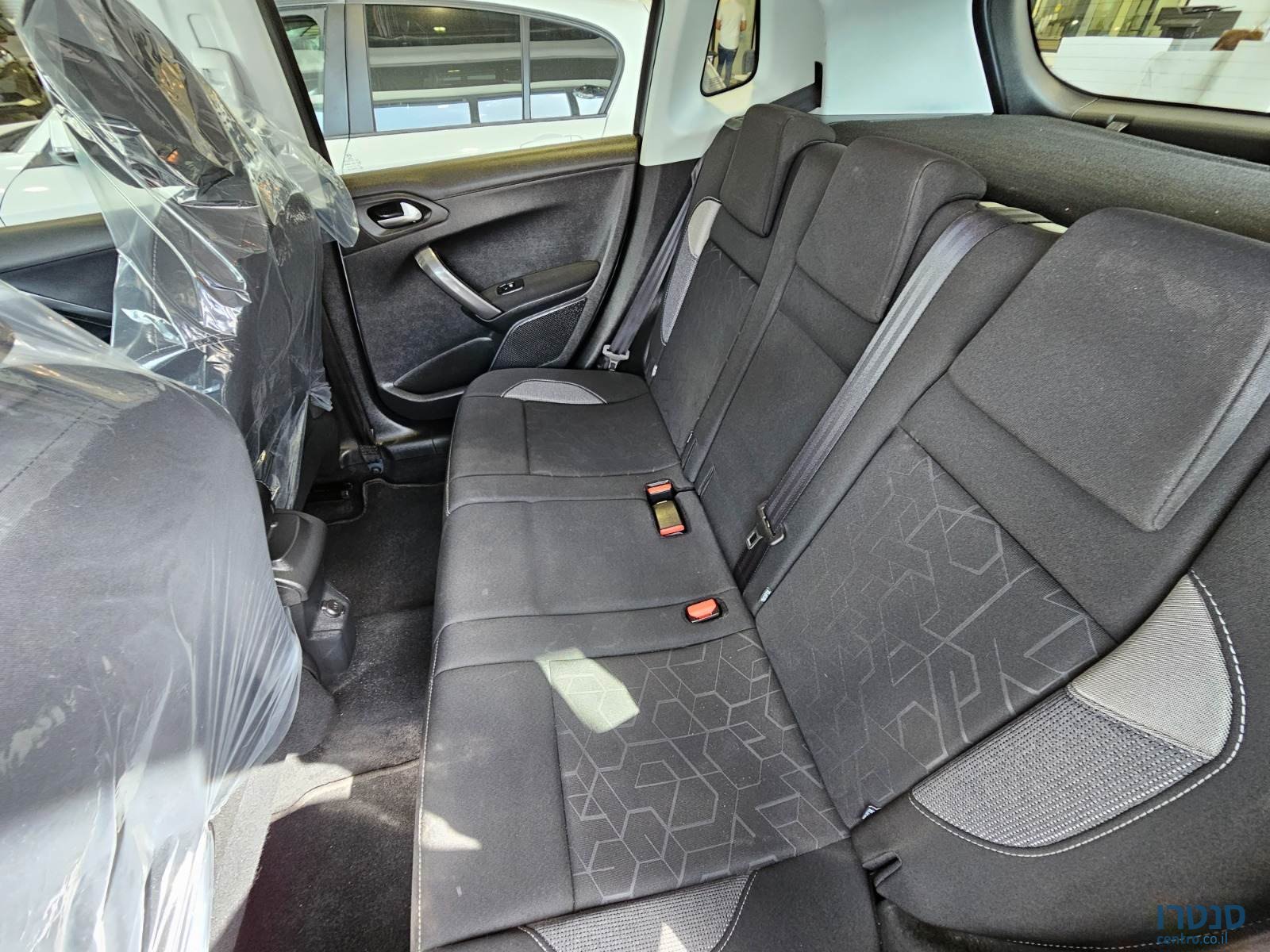 2019' Peugeot 2008 photo #5