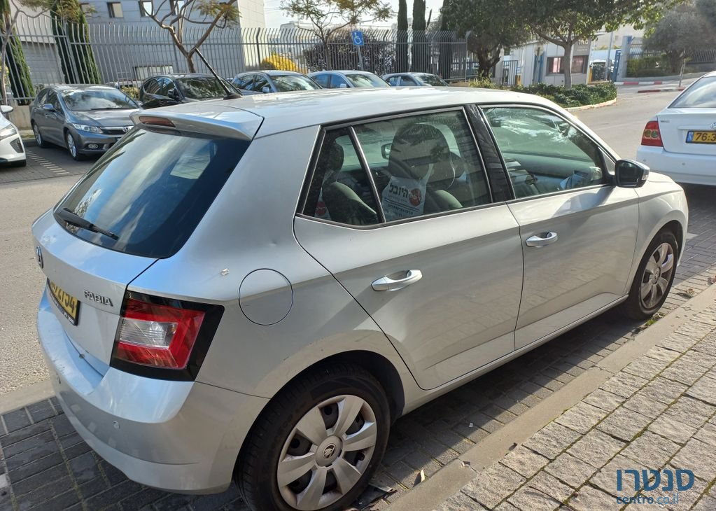2015' Skoda Fabia סקודה פאביה photo #3