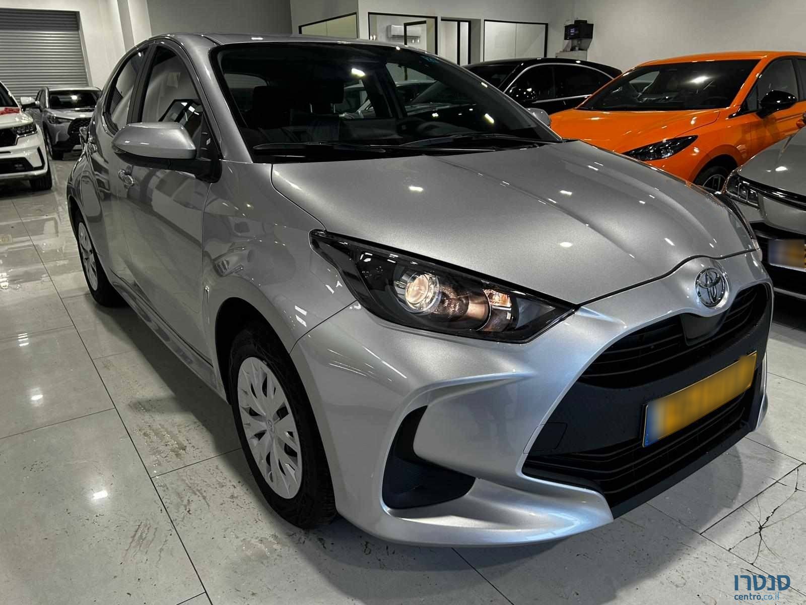 2025' Toyota Yaris photo #2