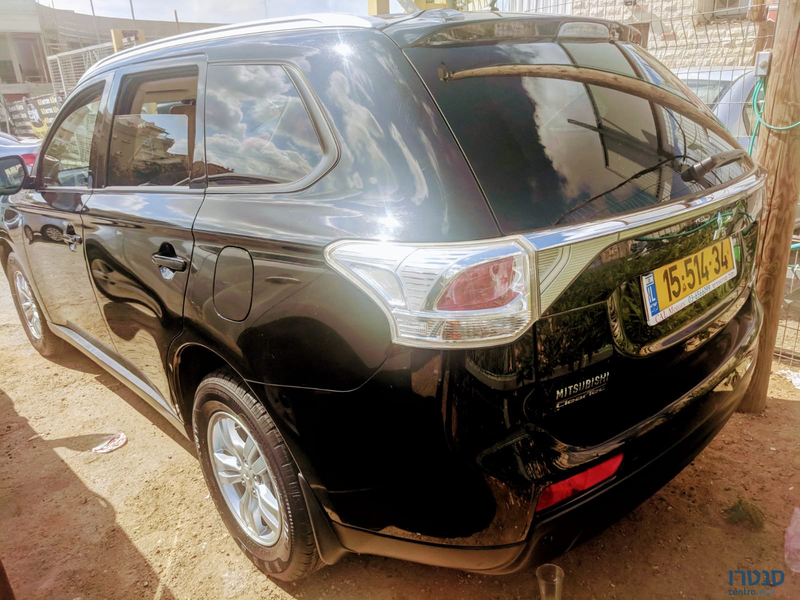 2015' Mitsubishi Outlander photo #2