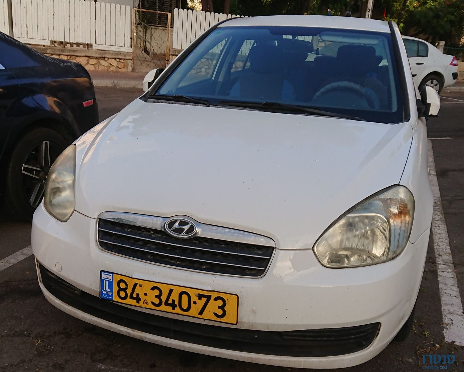 2010' Hyundai Accent photo #3