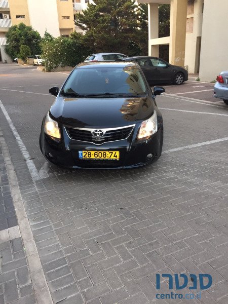 2011' Toyota Avensis photo #2