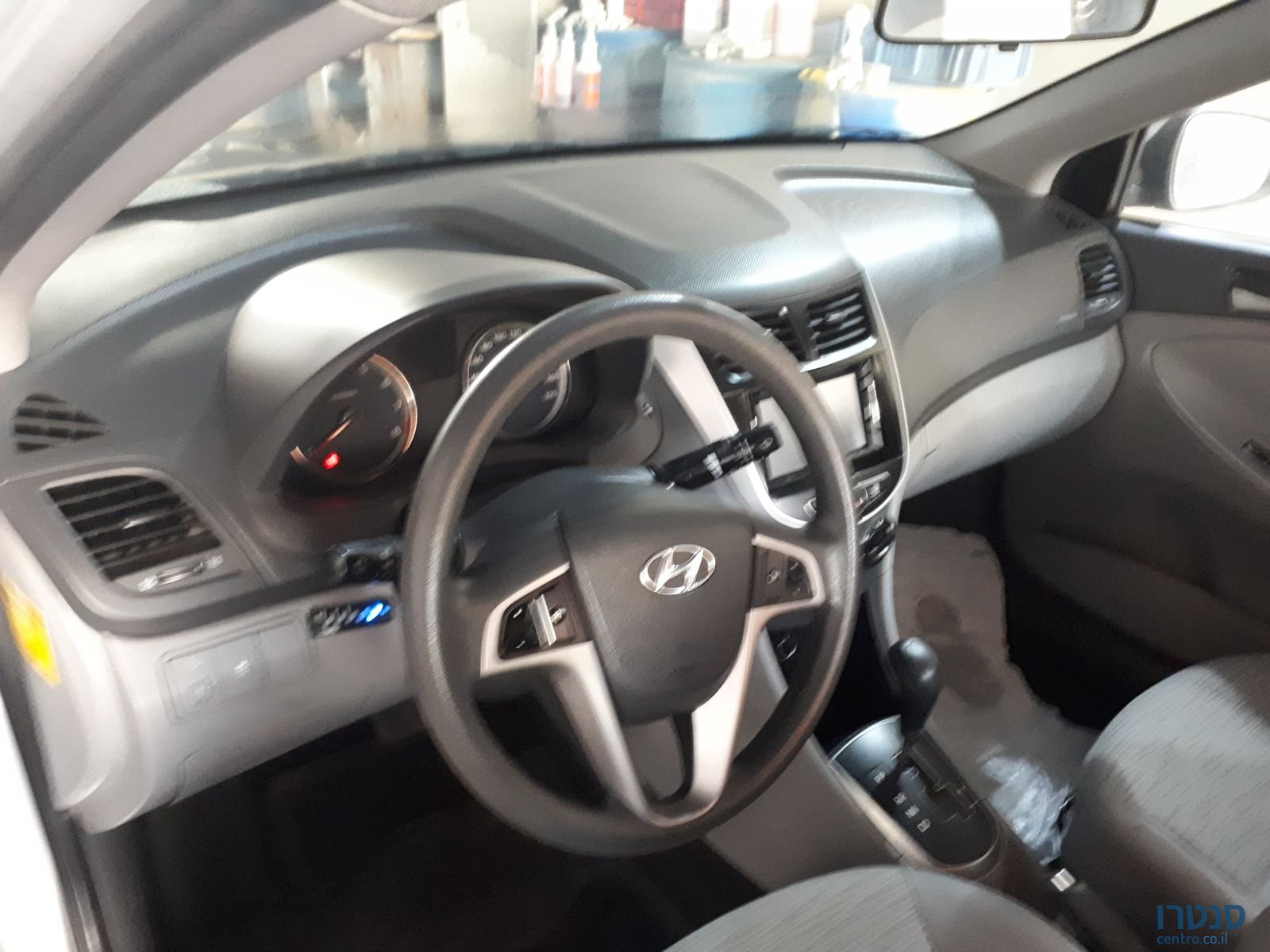 2015' Hyundai i25 photo #3