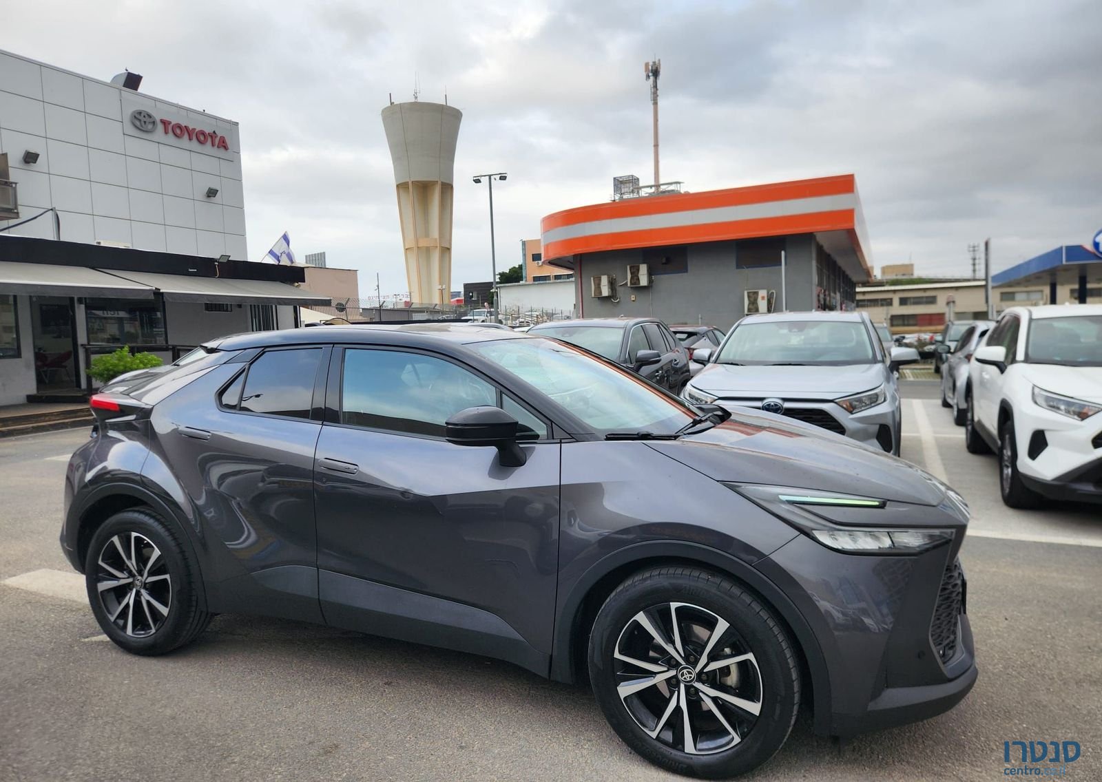 2024' Toyota C-HR טויוטה photo #2