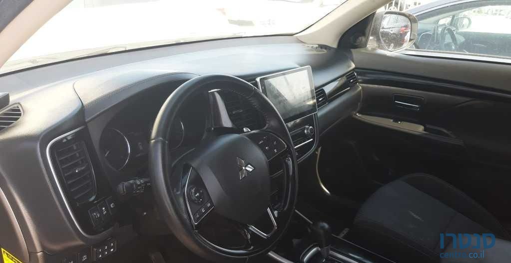 2020' Mitsubishi Outlander מיצובישי אאוטלנדר photo #3