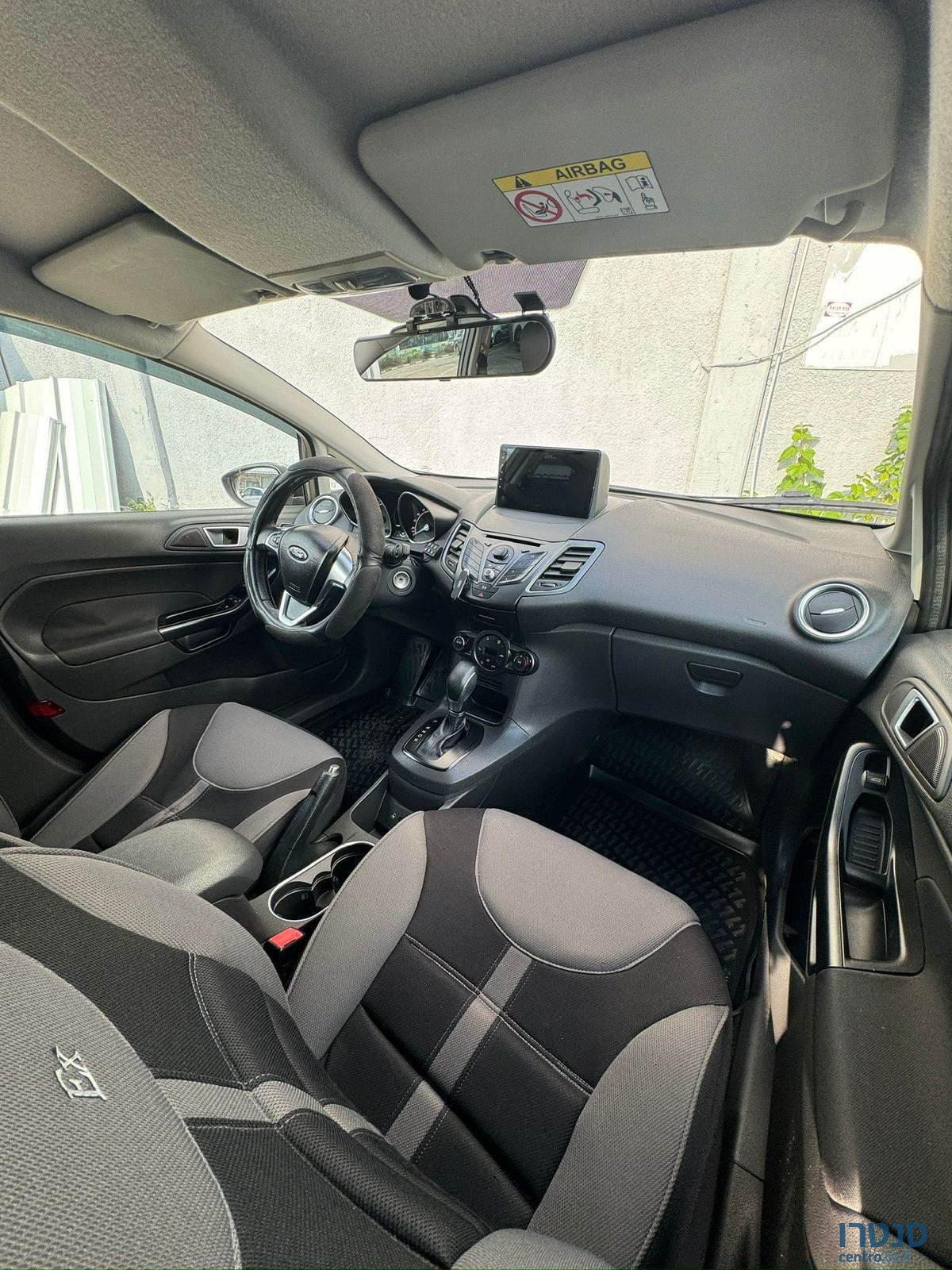 2015' Ford Fiesta photo #4