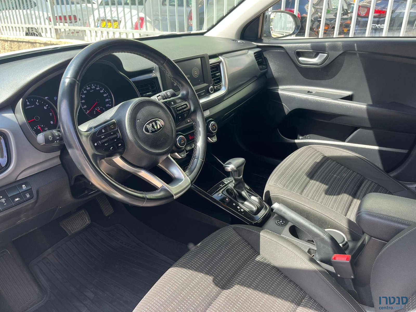 2019' Kia STONIK photo #2