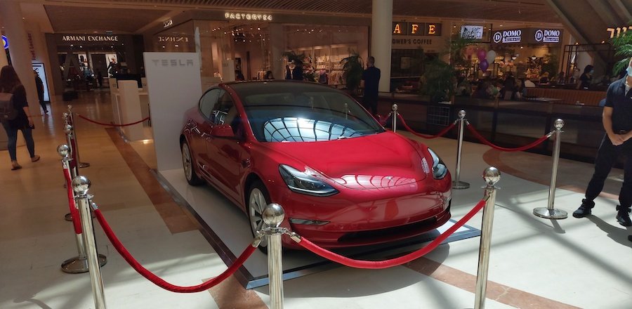 Tesla opens Tel Aviv pop-up store