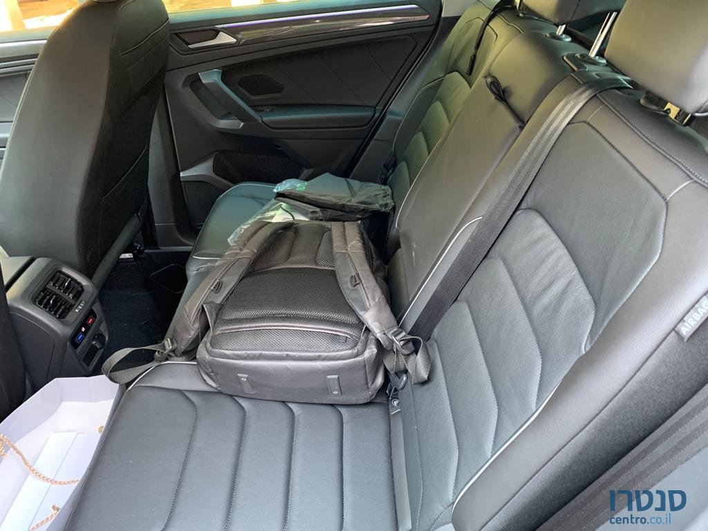 2021' Volkswagen Tiguan photo #5