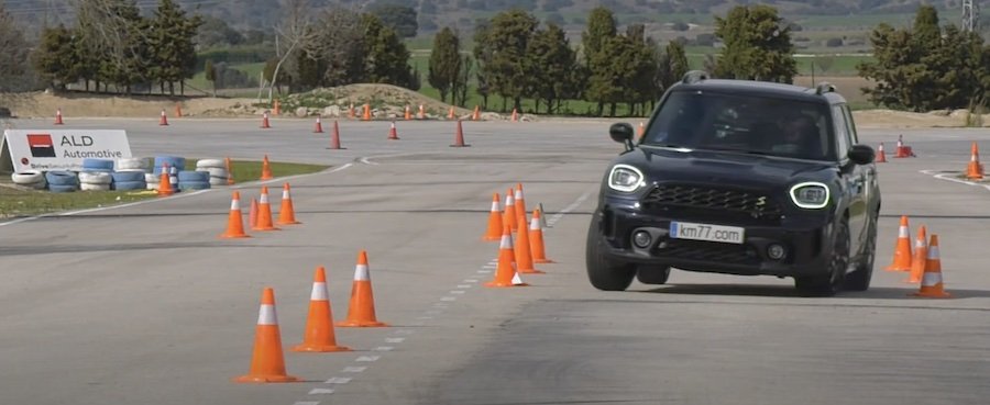 Mini Countryman SE Is A Master In The Moose Test
