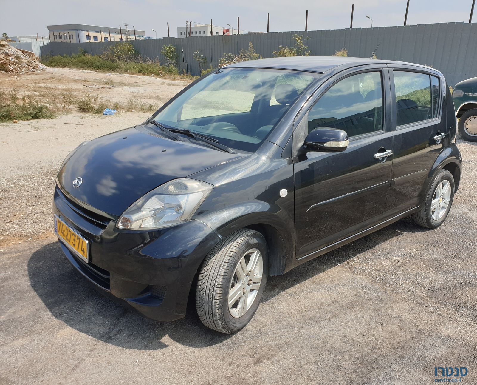 2011' Daihatsu Sirion photo #1