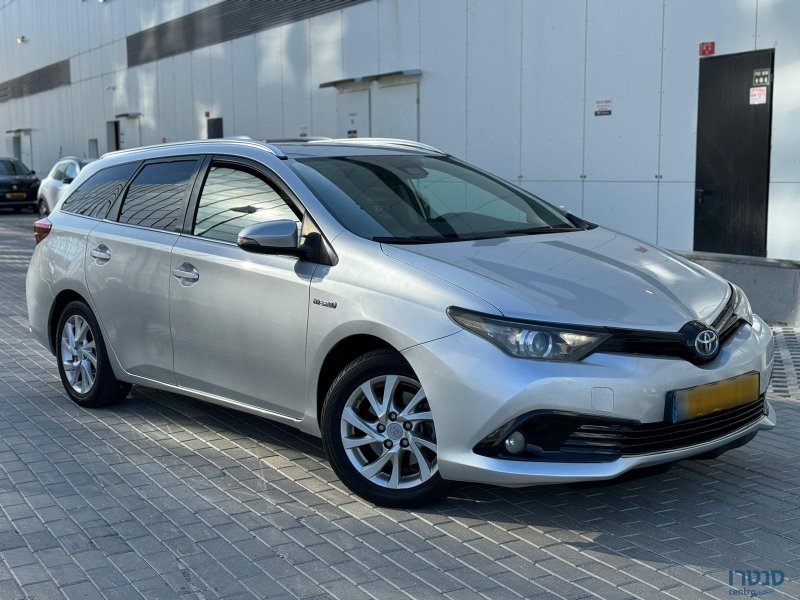 2018' Toyota Auris photo #2