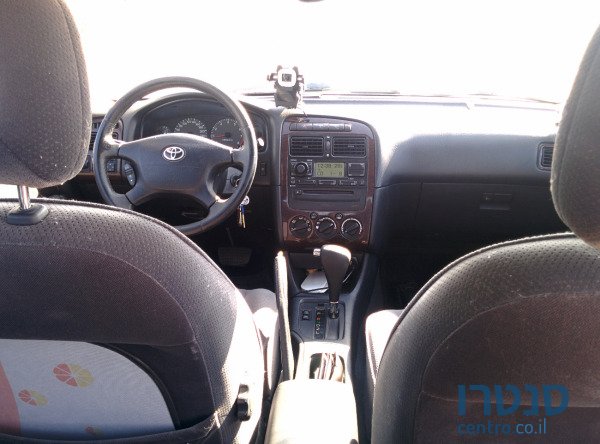 2002' Toyota Avensis photo #3