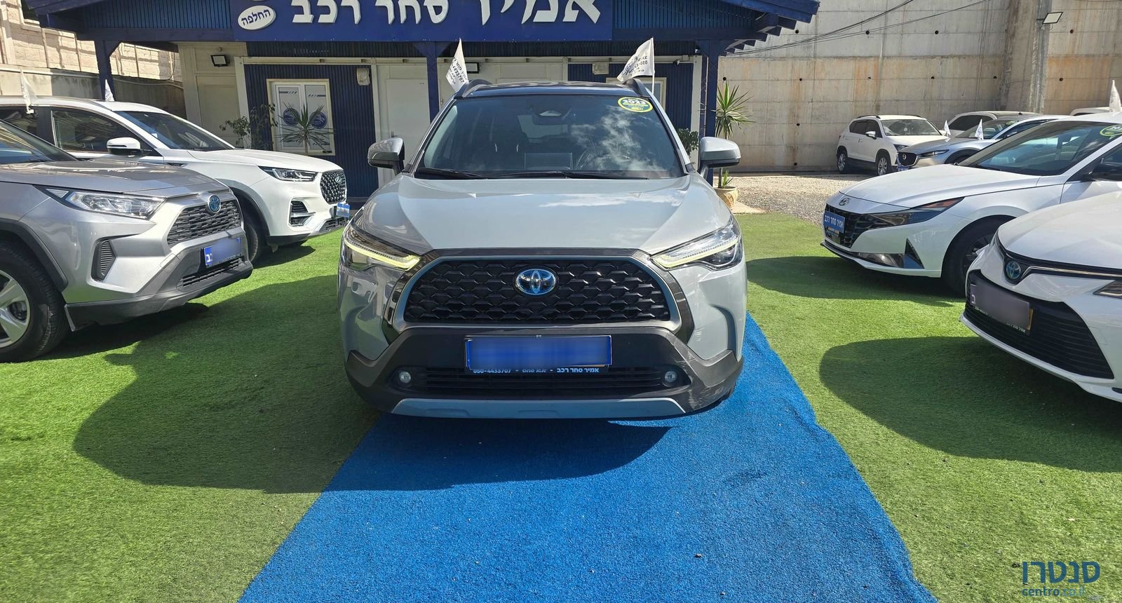 2023' Toyota Corolla Cross טויוטה קורולה קרוס photo #3