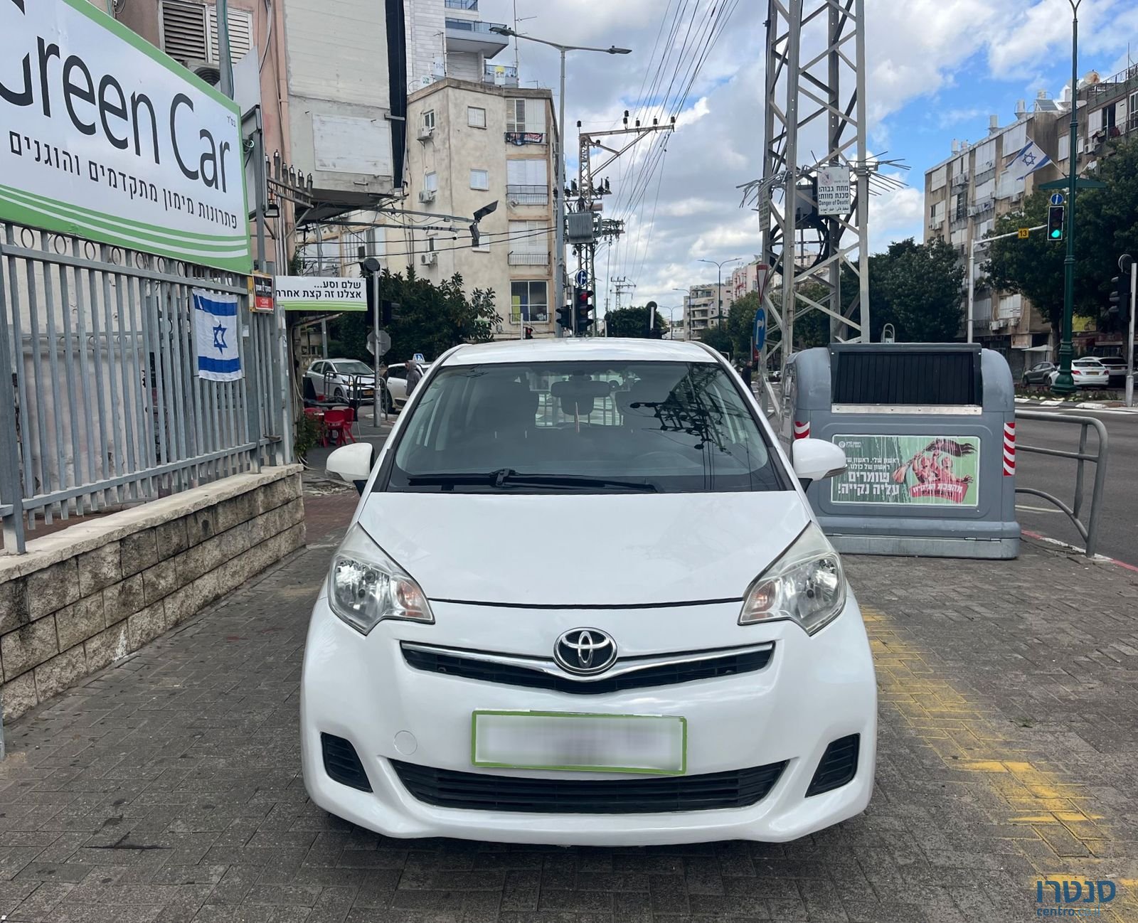 2011' Toyota Verso photo #3