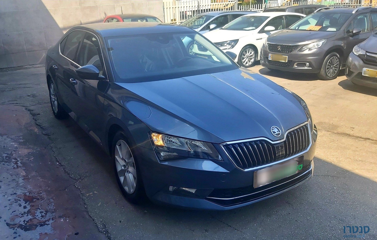 2018' Skoda Superb photo #2