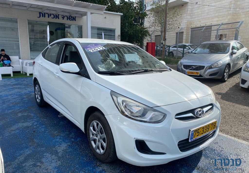 2012' Hyundai i25 יונדאי photo #2